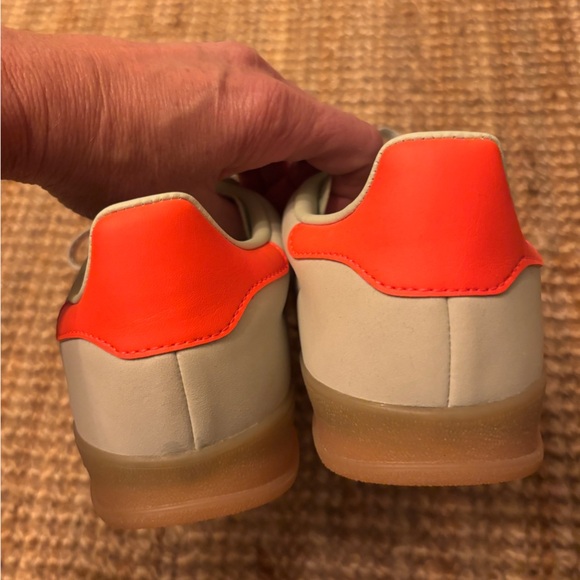 Brand new Adidas Gazelle Linen Green Solar Orange. Men’s size 9 women’s 10.5. - Picture 5 of 6